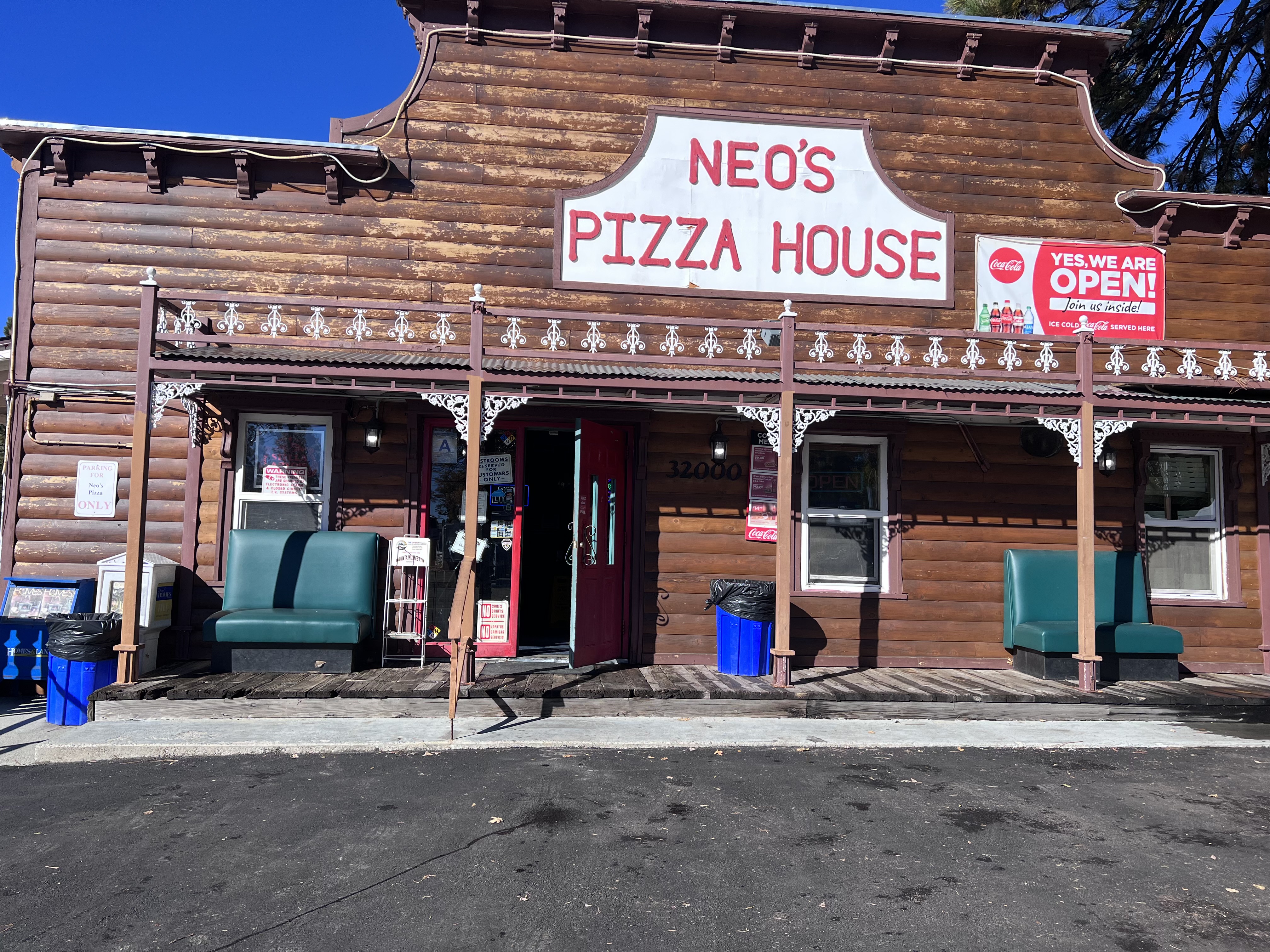 Neos Pizza House - About Us