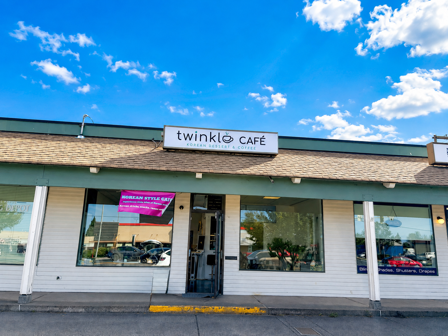 TWINKLE CAFE - About Us