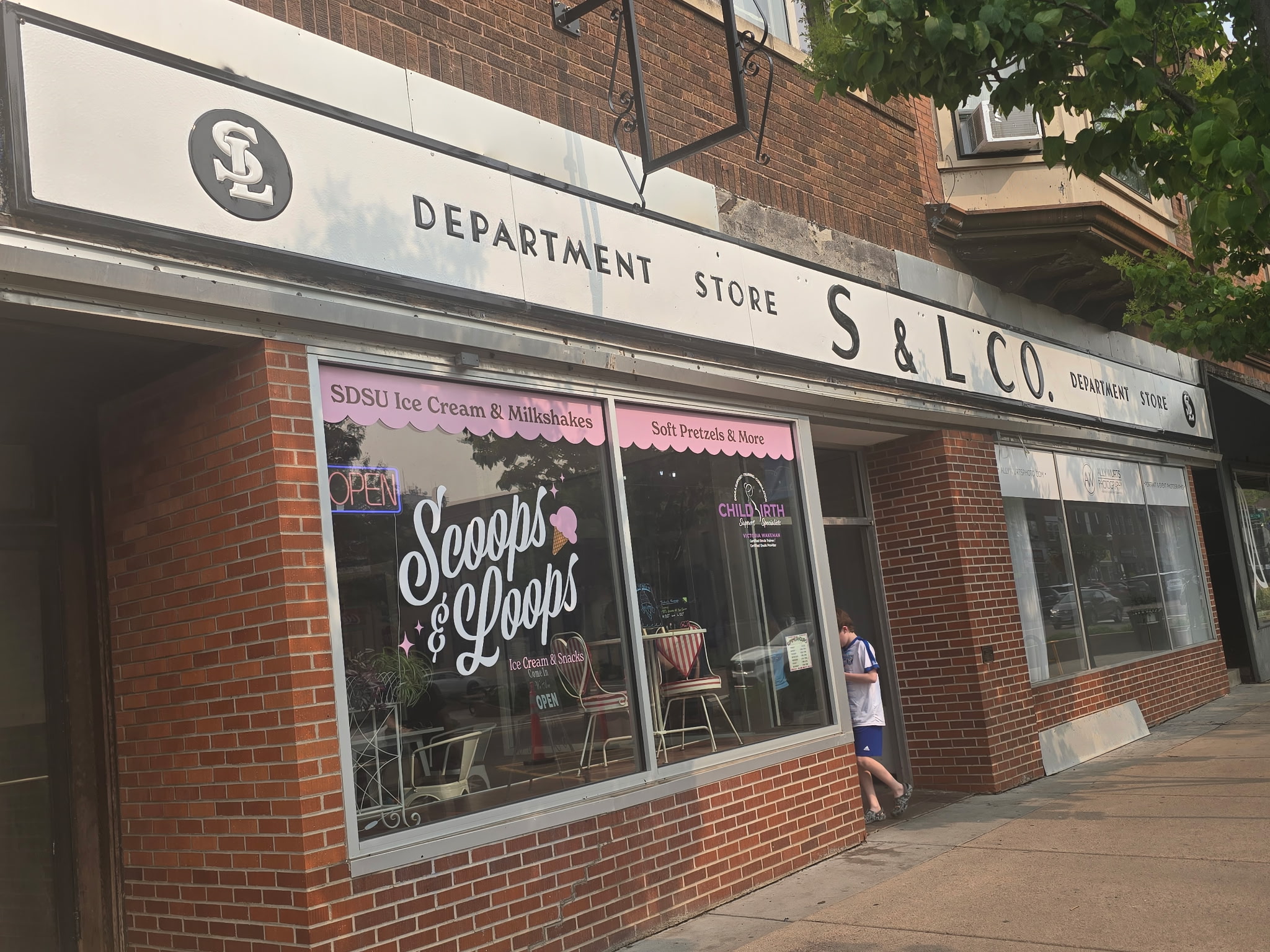 Welcome to the Scoops and Loops Website located in Downtown Brookings!